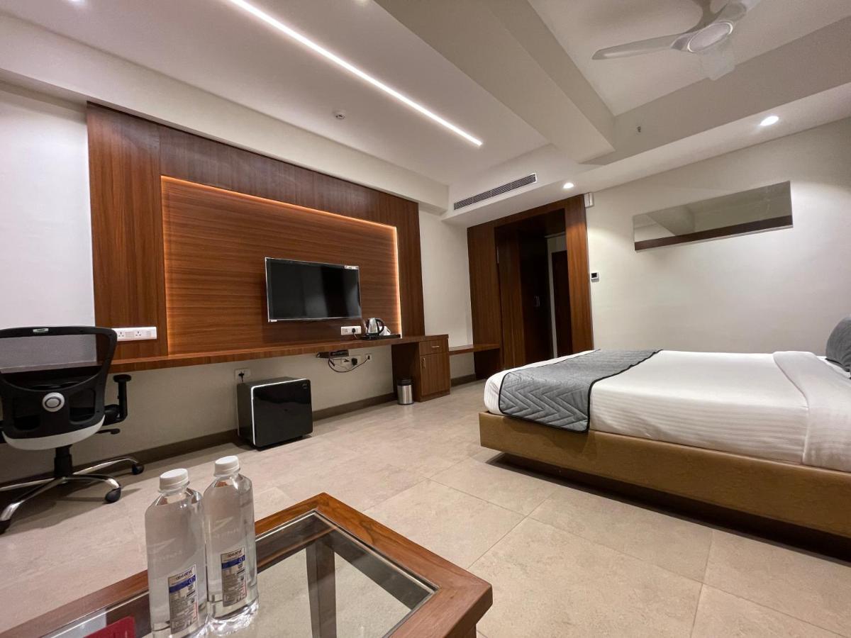 Jubilee Park Hotel Hyderabad Exterior photo